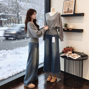 CHANGTONG | Elegant Design V-Neck Batwing Sweater Body Shaping Top