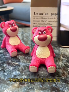 Pemegang Telefon Bimbit Cute Mobile Phone Holder Strawberry Bear Phone Holder Desktop Decoration Hands-free Convenience Phone Accessories 手机支架