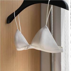 เสื้อชั้นในสายเดี่ยวสีดำ ชุดชั้นในกันแสง กางเกงชั้นในเกาะอกสุดเท่ ฤดูร้อน 2016 เสื้อชั้นในไร้โครงแบบเกาะอกสำหรับผู้หญิง