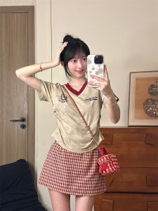 เสื้อยืดคอกลมแขนสั้นทรงสลิมฟิตสไตล์เกาหลีสำหรับผู้หญิง ลายพิมพ์ลายตัวอักษร ลายทางสีบล็อก ทรงเข้ารูป ทรงเข้ารูป แขนสั้น คอวี