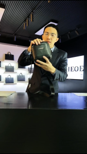 Padieoe single-layer cowhide crossbody bag for casual use durable leather versatile for all occasions stylish and trendy suitable for business use mens bag simple design Korean style.