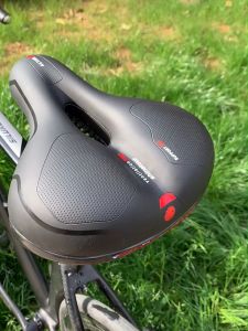 Daywalkers เบาะจักรยานแบบกว้าง 58-60 และ 5.5 ความงาม เป็นเบาโฟมเมม 1 กระจายความร้อนกลาง 2 ผู้ช่วยเสริมสร้างสร้างหน้าที่ก้มดูดซับแรงกระแทกคู่ 3 เหมาะสำหรับจักรยานในร่ม