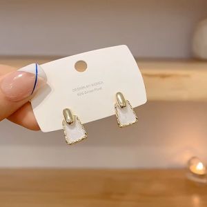 ❤️【Ready&COD】Anting Geometris Retro Perancis INS Anting Desain Kelas Atas Tren Anting Perak S925