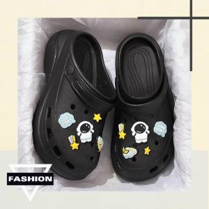 LKfashion มาแรง รองเท้าแตะพื้นหนา รองเท้าแตะหัวโต ติดตุ๊กตาลายอวกาศสุดจ๊าบ ไม่ซื้อแน่นะวิ