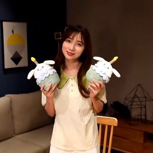 Kue Ulang Tahun & Hadiah Ulang Tahun Sekolah: Mainan Boneka Plush Bentuk Kartun My Melody, Kuromi & Cinnamoroll Ukuran 20CM