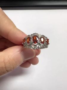 Huitan Luxury Women Ring Crown Engraved Design Wedding Engagement Inlaid Sparkling Red CZ Silver Color Accessories Jewelry Gift