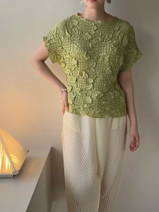 Miyake เสื้อยืดแขนสั้นปักลายเสื้อยืดคอกลมผู้หญิงอเนกประสงค์ลำลองสำหรับฤดูร้อน2025