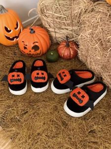 รองเท้าแตะผ้าฝ้ายสีน้ำตาลสีสันสดใส ทรงสี่เหลี่ยม สไตล์ฮาโลวีน สีสันสดใส รองเท้าแตะผ้าฝ้ายสีสันสดใสสำหรับใส่ในบ้าน ฤดูใบไม้ร่วง 2024