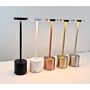 โคมไฟตั้งโต๊ะ LED ทรงสูง โต๊ะอาหาร ปรับแสงได้3สี หรี่แสงได้ ปุ่มเป็นแบบสัมผัส ชาร์จไฟได้แบบ USB โคมไฟตั้งโต๊ะแบบสัมผัสสามสีโคมไฟโต๊ะโลหะโคมไฟข้างเตียงโรงแรมตกแต่งบาร์ห้องนอนไฟกลางคืน