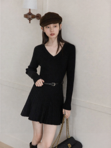 Cantonstory | Đầm Knit Ôm Dáng Cổ V Tay Dài