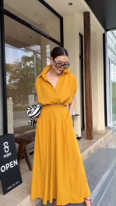 เซ็ทเสื้อเชิ้ตคู่กระโปรง แพทเทรินเก๋ ช่วงบนเป็นเสื้อเชิ้ตแขนสั้นดีไซน์ชิค กระดุมผ่าหน้าเปิดปิดได้ ช่วงเอวแต่งรูดเชือกให้เข้ารูปได้ตามสไตล์ ช่วงล่างเป็นกระโปรงยาวทรงA ใส่แล้วดูสูง เอวด้านหลังสม็อค มีกระเป๋าล้วงได้2ข้างล้ำตัว