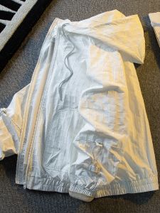 เสื้อแจ็คเก็ตกันน้ำสำหรับผู้ชาย ทรงหลวม 3 มิติ ป้องกันน้ำได้ ฤดูใบไม้ร่วง ฤดูหนาว เสื้อคลุมกันหนาวแบบมีฮู้ด ทรงลำลอง สไตล์เกาหลี