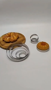 6PCS/12PCS Round Stainless Steel Tart Rings Heat-Resistant Perforated Molds DIY Mousse Fruit Pie TartletDoughnut Mold Kitchen Tools