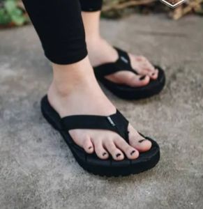 Sandal Murah Terbaru 2024: Pilihan Sandal Jepit & Outdoor untuk Pria dan Wanita