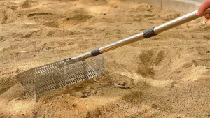 Sand Flea Rake Sand Cleaner Beach Rake Heavy Duty Stainless Steel Sand Scoop Shark Tooth Sifter Mesh for Finding Fleas Shells Shark Teeth Yard Cleaning