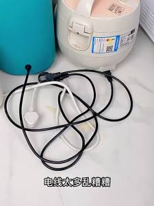 ซื้อ 1 ชิ้นลด 10บาท เครื่องห่อที่เก็บสายไฟติดผนังแบบมีกาวในตัวเครื่องที่เก็บสายในครัว