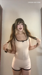 บอดี้สูท ชุดโยคะ ผู้หญิง สีชมพู ทรงเสื้อกล้ามขอบดำ พิมพ์ลายจุด เนื้อผ้าร่องอย่างดี กระชับยืดหยุ่น เก็บทรง  ใส่สบาย ชุดออกกำลังกาย #2478