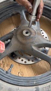 bộ đóng bạc đạn bi vào bánh xe 4 cây