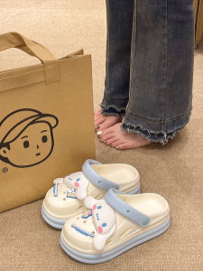 รองเท้าแตะตุ๊กตารูปสุนัขหูขนาดใหญ่น่ารักสําหรับผู้หญิงภาพเคลื่อนไหวการ์ตูนสไตล์ฤดูร้อนพร้อมส้นแบนและตัวเลือกการสวมใส่ที่หลากหลาย