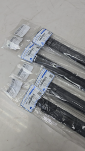 [READY STOCK] Toyota Hilux SR LN166 LN167 KDN165 KDN190 1998-2004 Door Window Trim Moulding Door Lining Getah Luar Cermin