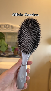 Olivia Garden Ceramic + Ion Supreme Hair Brush for daily brushing & styling Eliminate frizz & flyaways Smooth shiny finish