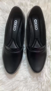 คัชชูสีดำ OXXO รุ่นขายดีตลอดกาล! รองเท้าทรงสวย เรียบหรู ใส่เมื่อไหร่ก็ดูดี! ✔️ ส้นสูง 1.5 นิ้ว ยกส้นเล็กน้อย ใส่แล้วขาเรียวยาว ✔️ หนังนิ่มพิเศษ ไม่กัดเท้า ใส่แล้วสบายตั้งแต่ครั้งแรก ✔️ ทรงกระชับเท้า เดินมั่นใจ ไม่หลุด ไม่บีบ ✔️ น้ำหนักเบา ใส่ทน ใช้ได้นาน