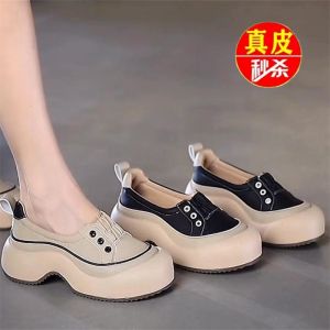 รองเท้าส้นหนาสำหรับผู้หญิง รองเท้าลำลองแบบสวมสบาย ทรงหัวมน ส้นกลาง พื้นยาง กันลื่น ฤดูใบไม้ร่วง 2024 รองเท้าส้นแบนแบบสวมสบาย