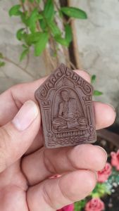 รับประกันแท้ พระผงซูมขุนแผนแสนรวย (กวักเงินกวักทอง) หลวงปู่แสน ปสันโน วัดบ้านหนองจิก ปี 2560 เนื้อเหล็กน้ำพี้ ติดจีวร ติดเกศา หายาก