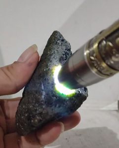bahan batu bacan full kristal batu yg dikirim sesuai foto dan video