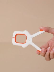 Giant Clip Durable Anti-Slip Windproof Clothes Hanger with Secure Clips Large BIG Windproof Cloth Clothes Hanger Blanket Holder