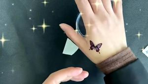 AHOURR ทสติ๊กเกอร์รอยสักแฟชั่นสไตล์เกาหลีชั่วคราวกันน้ำสีน้ำเงินผีเสื้อประดับผู้ชายและผู้หญิงขายส่ง