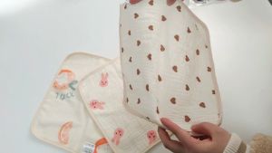 Payoe Sapu Tangan Bayi Multifungsi 4 Lapisan Penyerap Handuk/Washlap Handuk Bayi 24.5*24.5cm