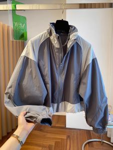 แจ็คเก็ตเบสบอลสไตล์อเมริกันย้อนยุคสำหรับผู้หญิง ฤดูใบไม้ผลิและฤดูใบไม้ร่วง แจ็คเก็ตแบบสั้นลำลอง แจ็คเก็ตคอตตอนผสมโพลีเอสเตอร์