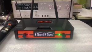 JBL VM-777 Wireless Microphone (UHF) 50m Receiving Range Anti-drop Metal Microphone