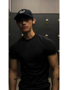 Slim Fit American Style Sporty Short Sleeve T-Shirt for Men Black Training Fitness Top Cleanfit Cuffed Sleeve Trendy round Neck