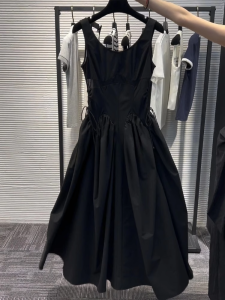 French Unique Beautiful Minimalist High-End Black Waist-Cut Vest Dress Women Summer A-Line Skirt Style round Neck Sleeveless