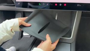 Easy Clean Wireless Charging Non-Slip Mat For Tesla Model Y L YL 2026 Long Wheelbase LWB Silicone Center Console Cushion 1PC