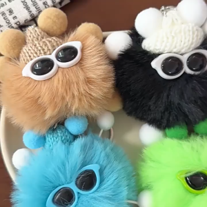Gantungan Kunci Tas Fluffy Lucu Kurcaci Kacamata Pom Pom Bulu Topi Rajut Pluffy Bag Keychain MCE1628
