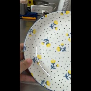 ผลิตภัณฑ์จานเซรามิค จานกระเบื้อง จานกลม 8 นิ้ว ลายดอกไม้ สีน้ำเงิน เหลือง ขาว เสื่อมสภาพแบบ คู่หัวหน้า กระบวนการเข้าไปโครเวฟได้