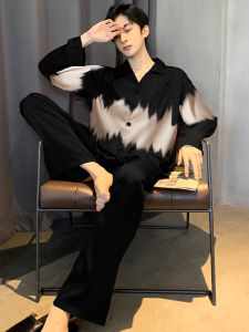 ชุดนอนผ้าไหมเทียมผ้าไหมน้ำแข็ง Victoria 2025 ใหม่ ฤดูใบไม้ผลิและฤดูใบไม้ร่วง เสื้อผ้าใส่อยู่บ้านสำหรับผู้ชาย ชุดนอนแบบมีแขนยาว ปกเล็ก