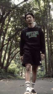 Pewterland Sweatshirt Sweater Crewneck Black Green & Red Font Pria dan Wanita
