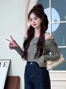 Elegant Striped Shoulder Bellsleeve Tshirt Womens Slim Fit Fashionable Top High Quality Chinese Fashion 2025 Autumn New Style