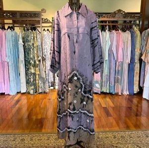 Daisy Dress Tenun Viscos by Dian Pelangi LIMITED EDITION Busana Muslim Baju Maxi Gamis Abaya Kaftan Gaun Outfit Pesta Pernikahan Kondangan Casual Formal Lebaran Wanita Hijaber Cantik Anggun Modis Modern Elegan Mewah Model Korea Terbaru Motif Jumputan