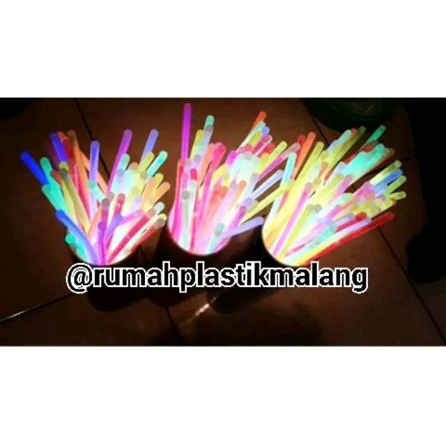 Glowstick stik fosfor stick nyala dalam gelap lampu konser graduation promnight party disco time takbiran idul fitri adha lebaran puasa natal tahun baru