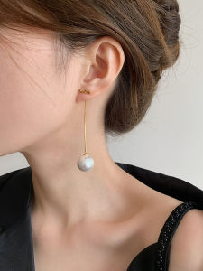 Elegant Pearl Stud Earrings Pure Silver Womens Fashion Jewelry Unique Personality High-End Feeling Fresh Outburst Style