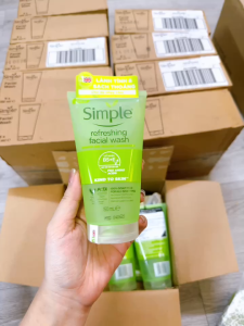 Sữa rửa mặt Simple lành tính sạch thoáng - cho da nhạy cảm 150ml