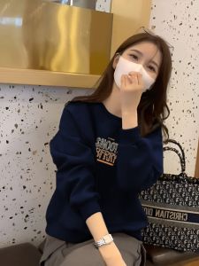 เสื้อสเวตเตอร์คอกลมบุขนแกะหนาสำหรับผู้หญิง เสื้อสเวตเตอร์คอตตอนผสมฤดูใบไม้ผลิ 2025 แขนยาว เสื้อคลุมกันหนาวสไตล์เกาหลี