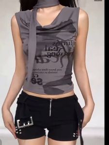 เสื้อกล้ามคอวีแขนกุดพิมพ์ลายสีขาว เสื้อยืดหน้าร้อน สลิมฟิต เสื้อครอปสลิม