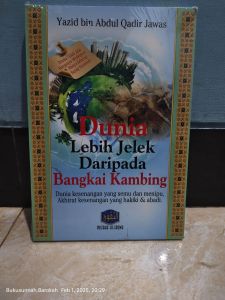 Buku Dunia Lebih Jelek daripada Bangkai Kambing - Pustaka At Taqwa