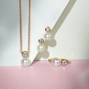 Merii แหวนเงินชุบทองคำ 23K หรือชุบโรเดียม ประดับไข่มุกน้ำจืดและ CZ ฝังหุ้ม สไตล์คลาสสิก